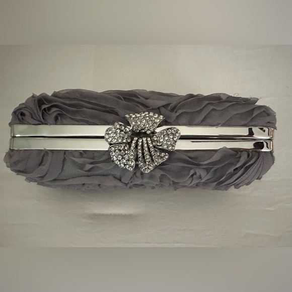 Sondra Roberts Stunning Evening Bag, Rhinestone Closure - Picture 6 of 8